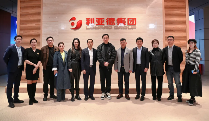 陆川导演到访平博pinnacle，，，解锁文化+科技融合新路径