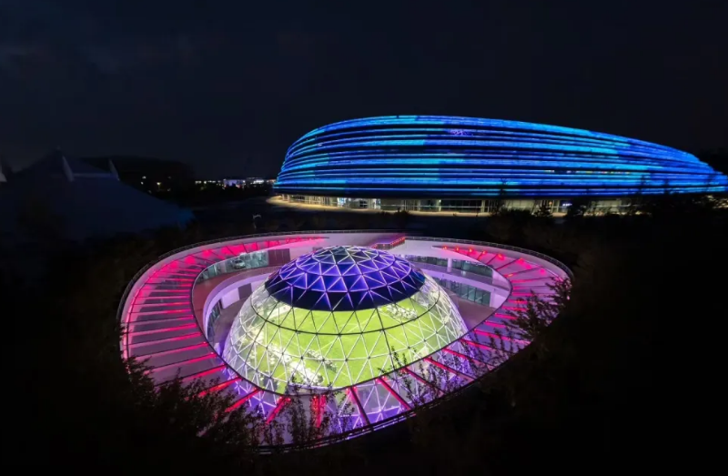 全球首个，正式启用！平博pinnacleLED炫彩点亮“熊猫眼”